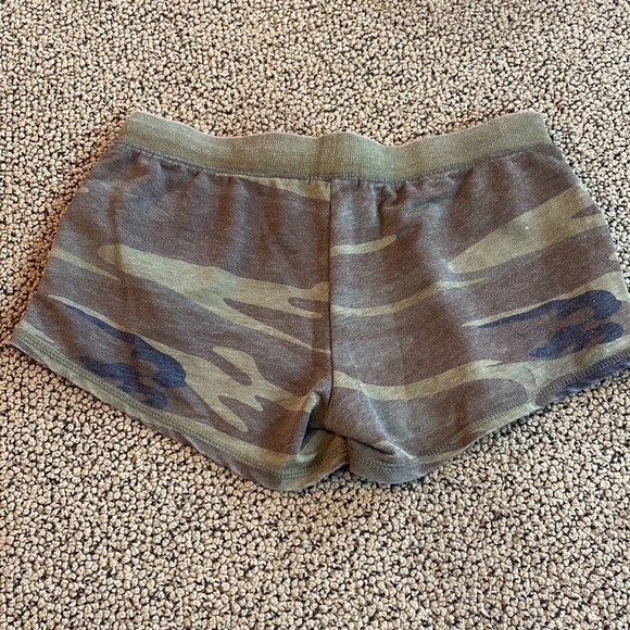 Z Supply Camo Green Shorts Size XS w/ Drawstring in Like New Condition - Picture 6 of 8